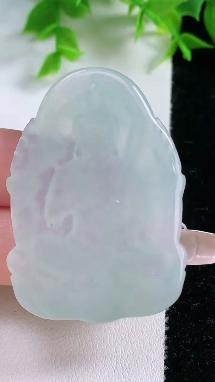 天然A货翡翠虚空藏菩萨吊坠，尺寸47.2-33-5.3，重量:47.50g
1月25日