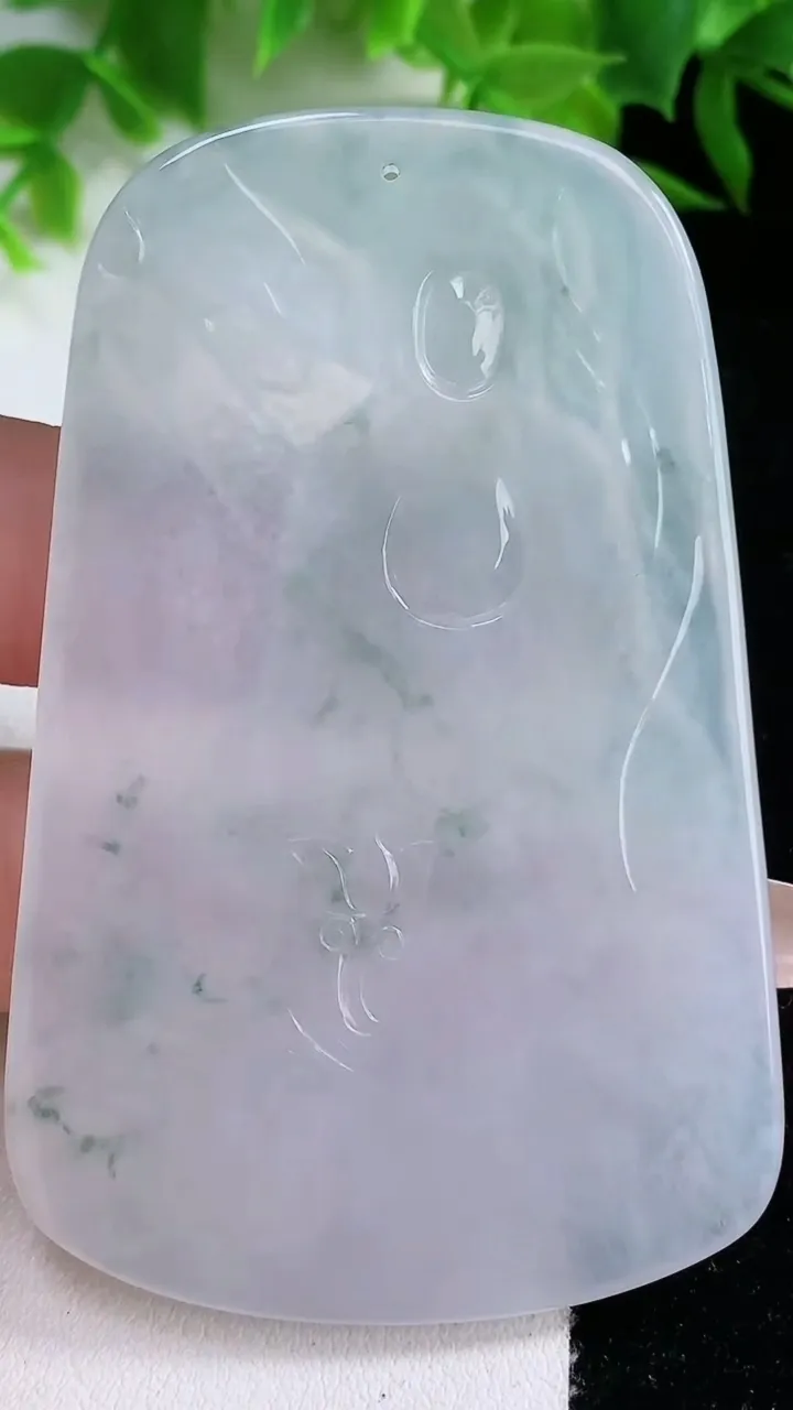 天然A货翡翠种飘花普贤菩萨吊坠，尺寸70-44-5.4，重量:38.70g
1月25日