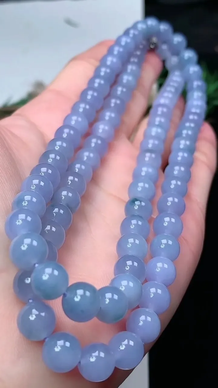 天然A货翡翠紫罗兰 飘花圆珠项链，尺寸7.7-88颗，重量:70.71g
1月25日