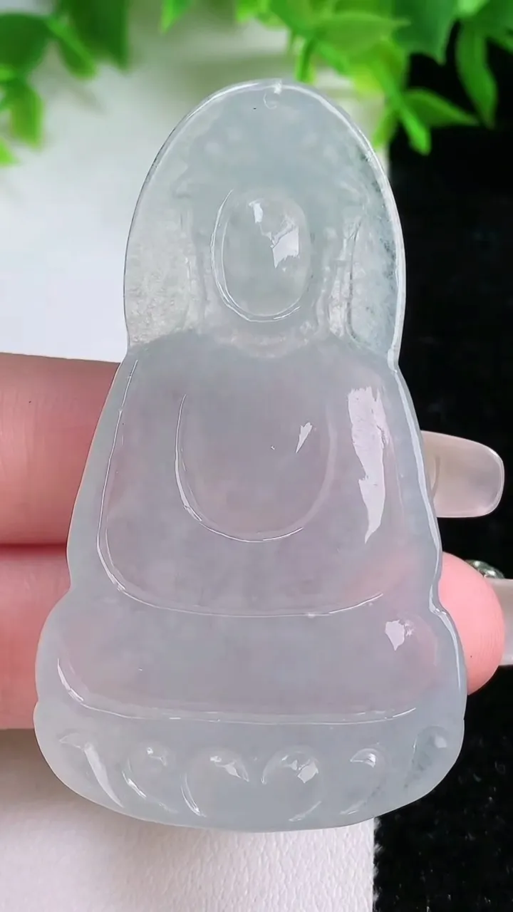 天然A货翡翠观音菩萨吊坠，尺寸58.8-33.8-5，重量:19.11g
1月25日