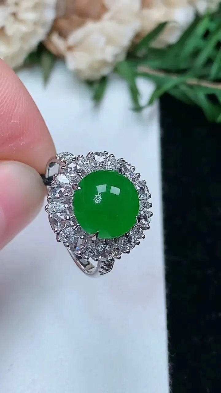 天然A货翡翠蛋面戒指，尺寸17.2-9，重量:3.59g2026年1月25日
工厂直销收藏佳品,种好