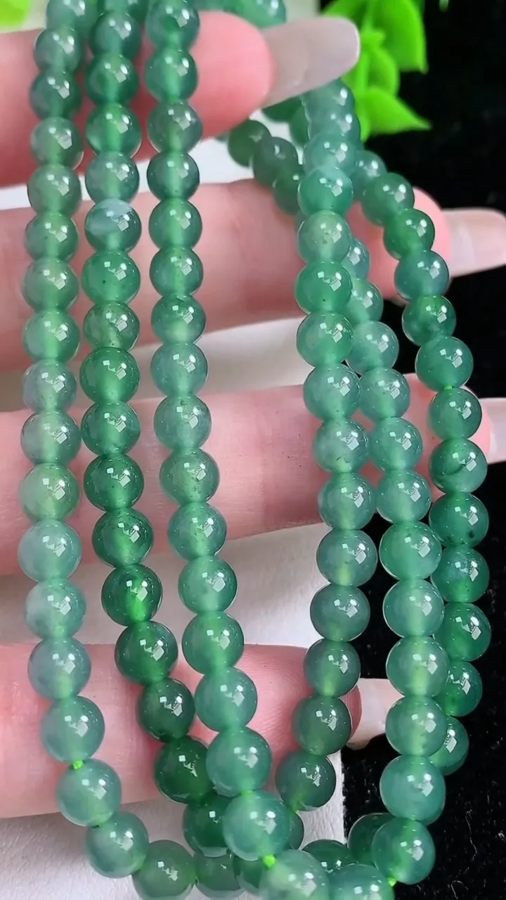 天然A货翡翠货蓝水圆珠项链，尺寸5.4-108颗，重:31.63g1月25日
工厂直销收藏佳品,种好水足，色泽均匀，有种有色，上手高大气！