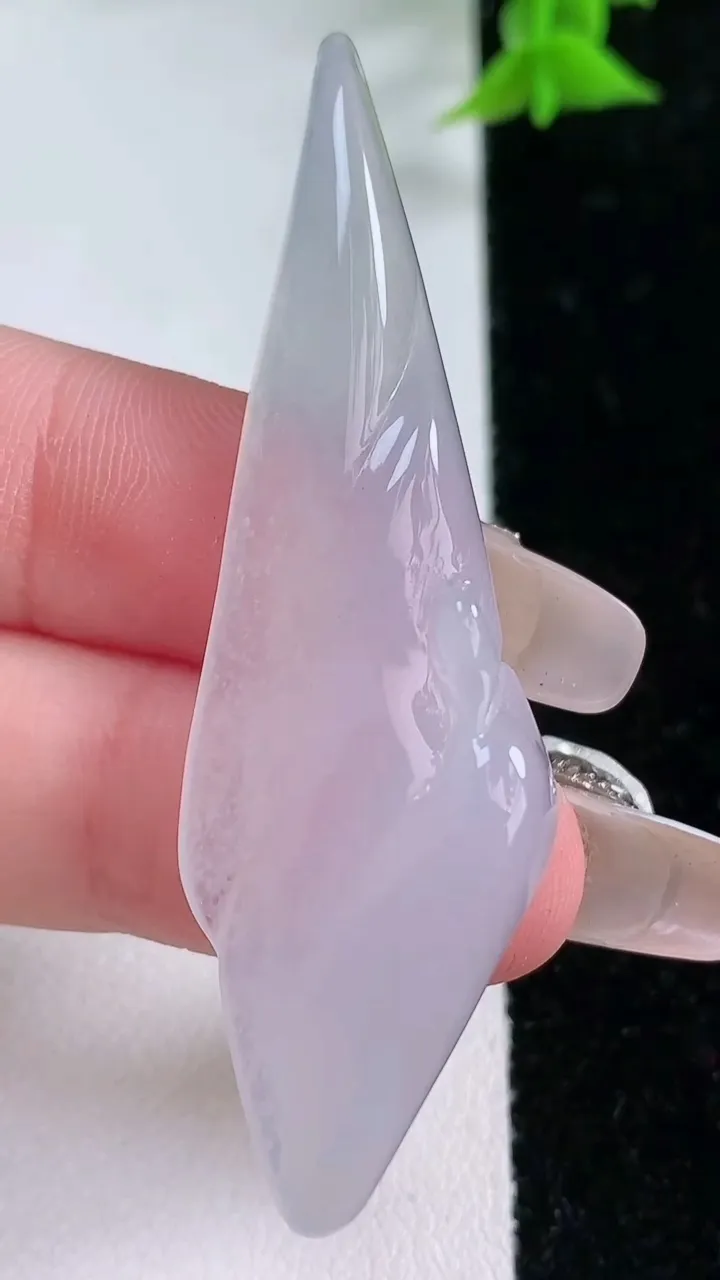 天然A货翡翠悟道吊坠，尺寸58.6-17.6-8，重:13.30g
1月25日