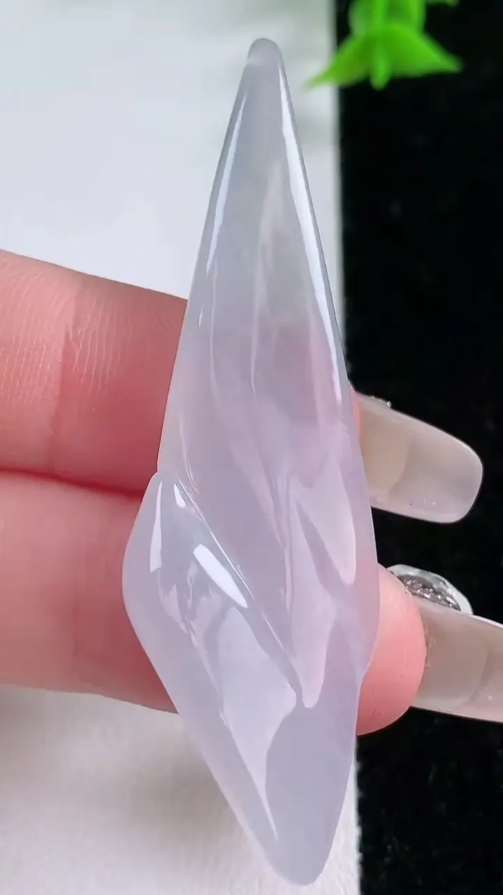 天然A货翡翠悟道吊坠，尺寸58.6-17.6-8，重:13.30g
1月25日