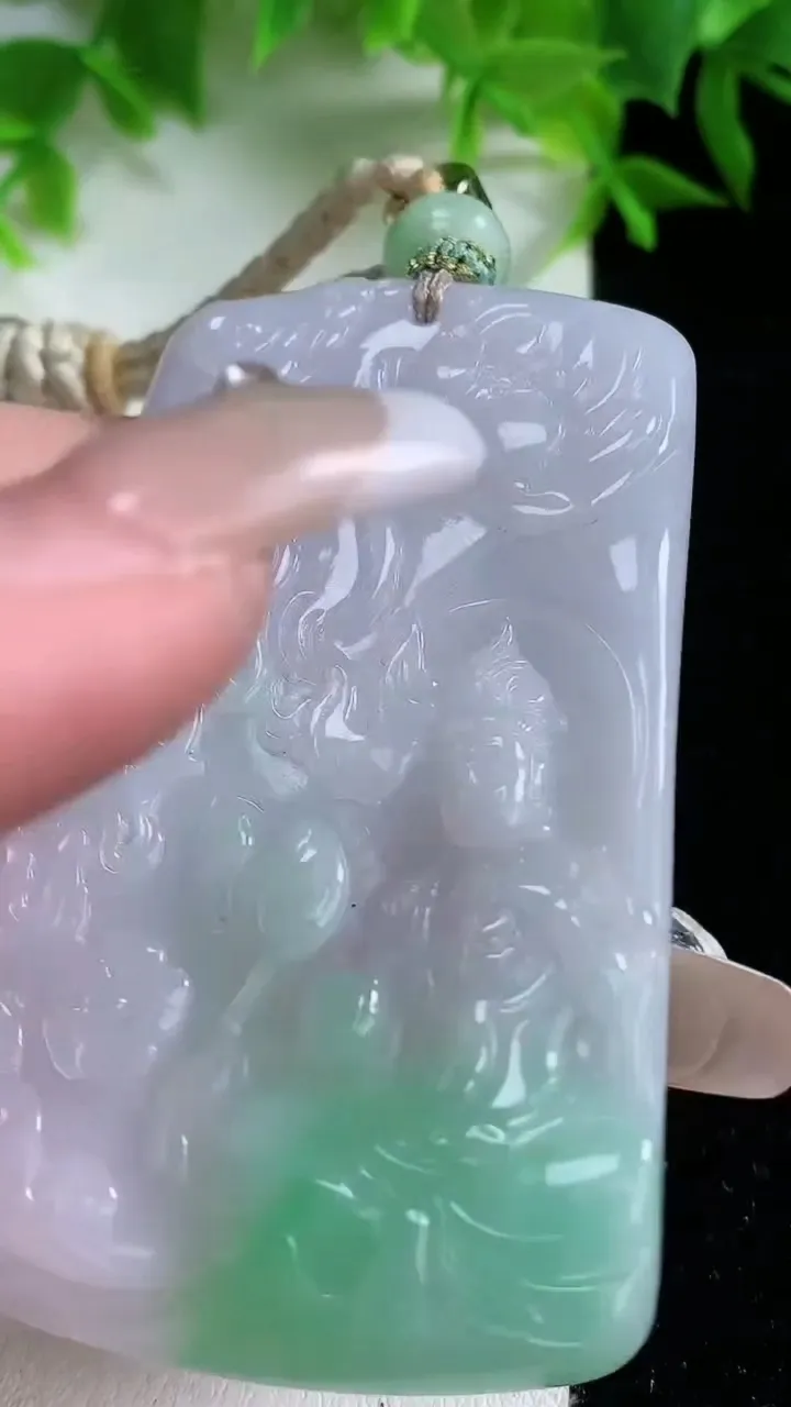 天然A货翡翠大势至菩萨吊坠，尺寸64.4-40.6-4.9，重量:36.66g
1月25日