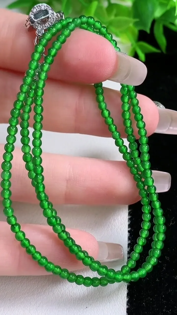 天然A货翡翠小米珠项链，尺寸2.5，重量:7.02g1月25日
工厂直销收藏佳品,种好水足，色泽均匀