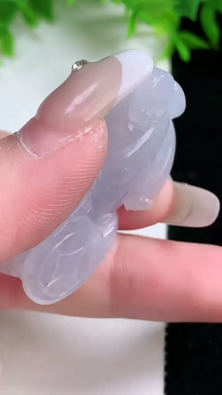 天然A货翡翠貔貅吊坠，尺寸42.3-17-14.9，重量:19.79g
1月25日