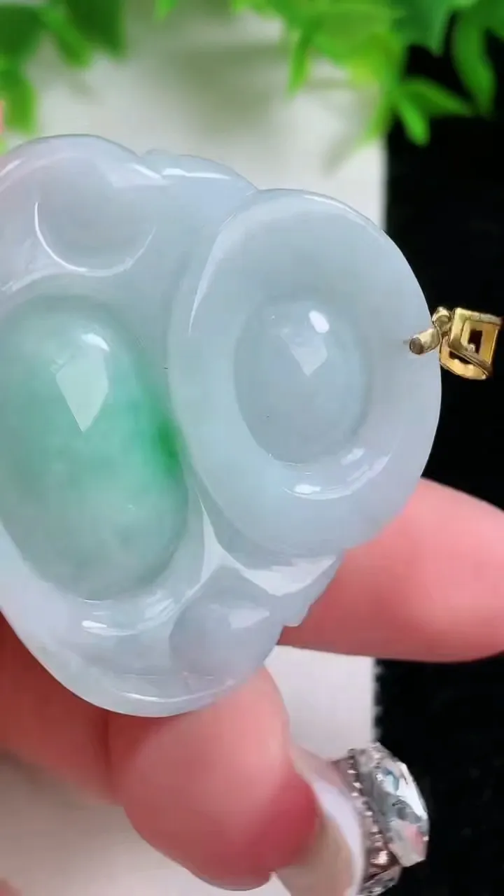 天然A货翡翠佛公吊坠，尺寸35.7-40-12.5，重量:29.70g
1月25日