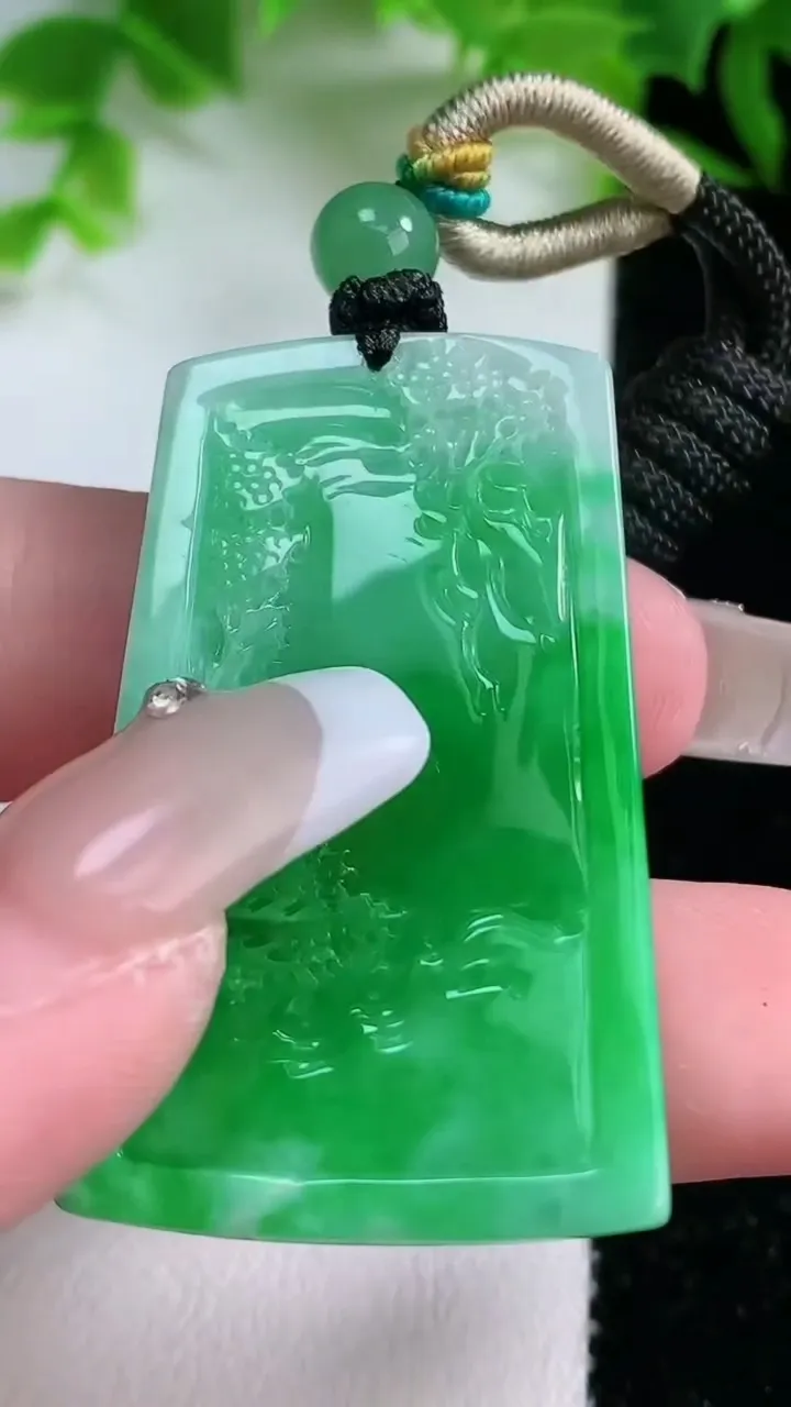 天然A货翡翠山水牌吊坠，尺寸42.6-25.2-5.6，重量:17.70g
1月25日
