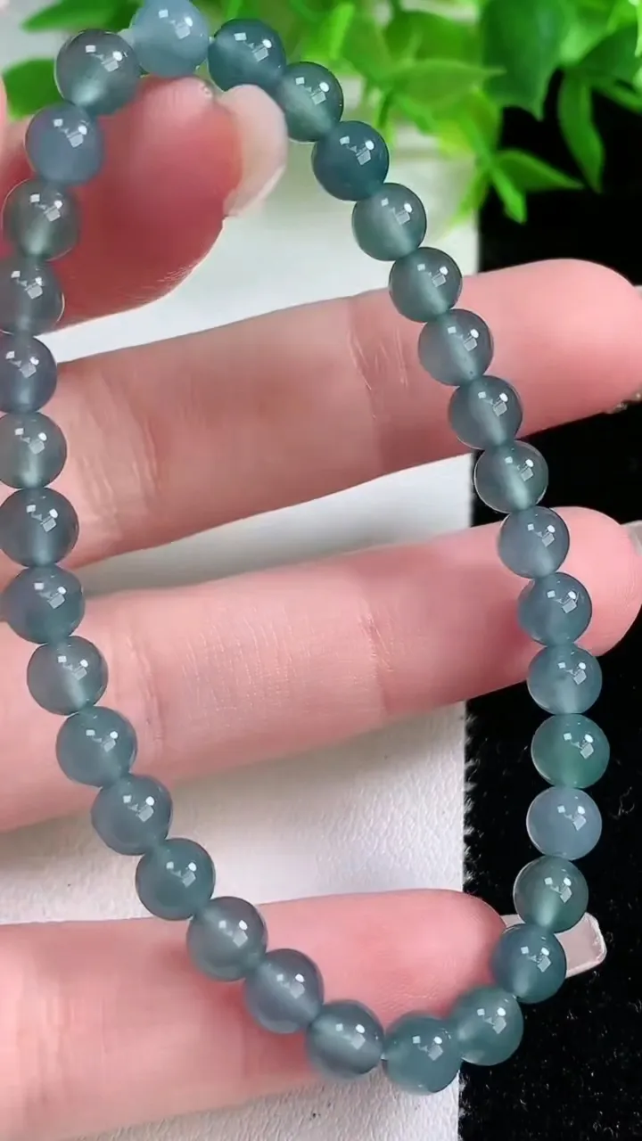 天然A货翡翠圆珠手串，尺寸5.4-33颗，重量:9.51g1月25日
工厂直销收藏佳品,种好水足，色