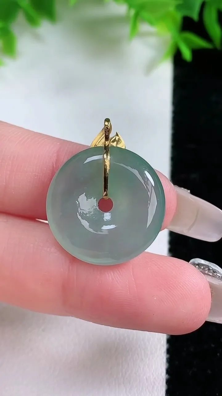 天然A货翡翠平安扣吊坠，尺寸20.2-5.2，重量:4.90g
1月25日