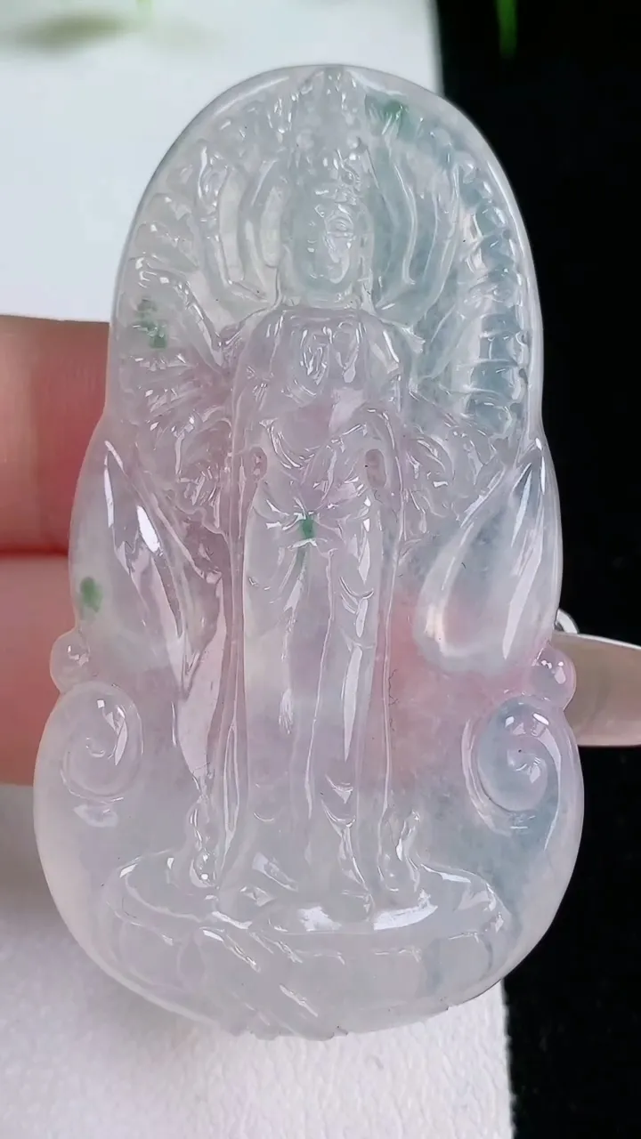 天然A货翡翠千手观音吊坠，尺寸59.7-32.3-5.2，重量:20.92g
1月25日