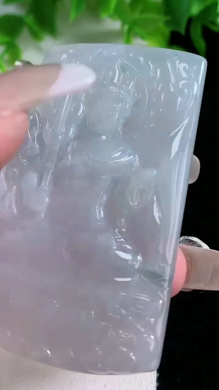 天然A货翡翠飘花不动明王吊坠，尺寸61.2-38.8-4.8，重量:29.46g
1月25日