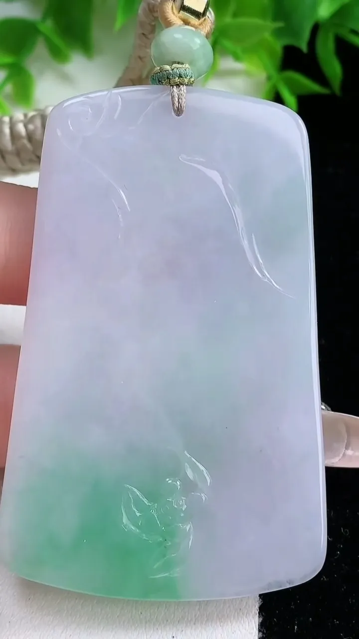 天然A货翡翠大势至菩萨吊坠，尺寸64.4-40.6-4.9，重量:36.66g
1月25日