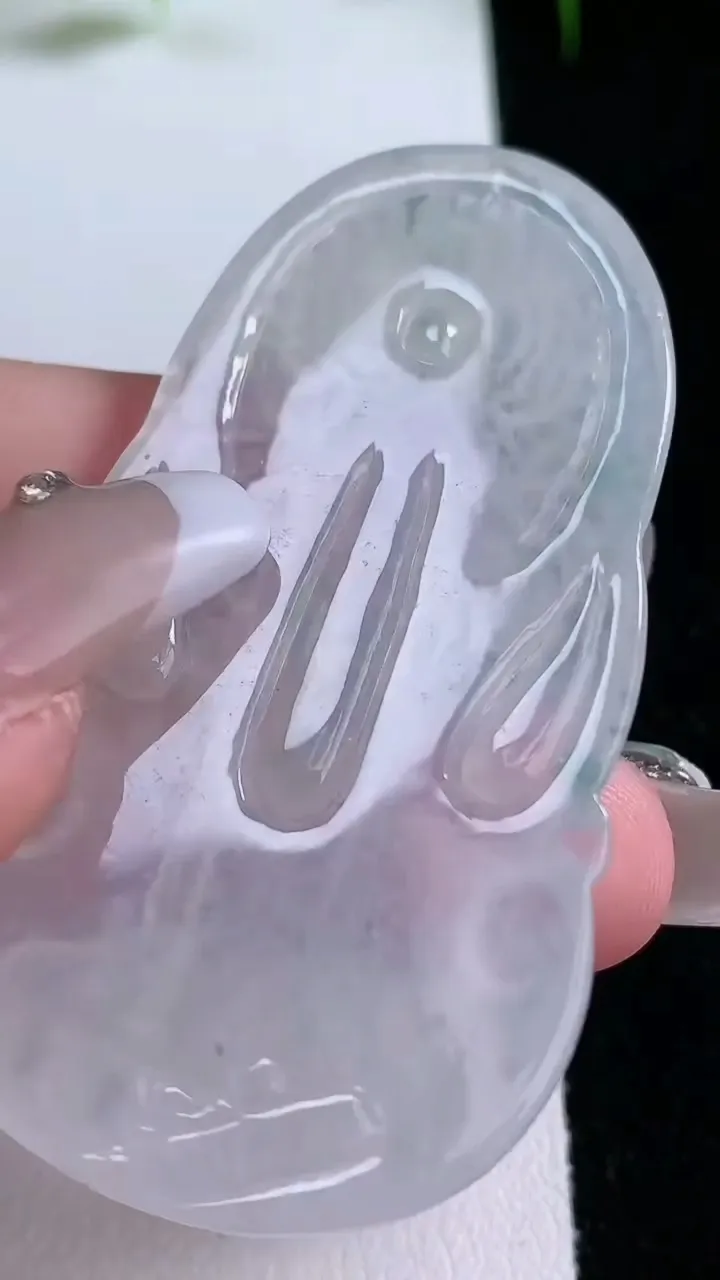 天然A货翡翠千手观音吊坠，尺寸59.7-32.3-5.2，重量:20.92g
1月25日