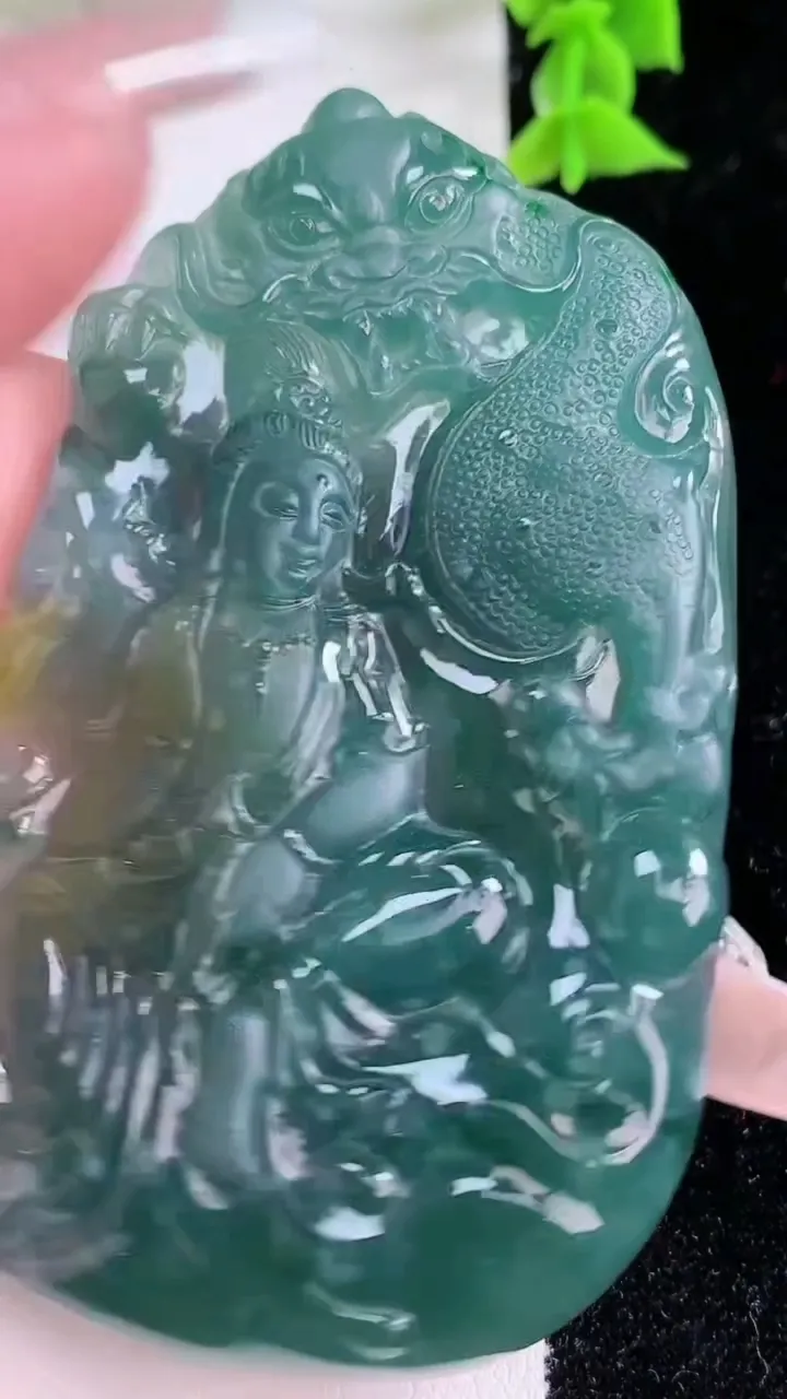 天然A货翡翠蓝水双彩祥龙观音菩萨吊坠，尺寸73-42-7.2，重:47.93g
1月25日
