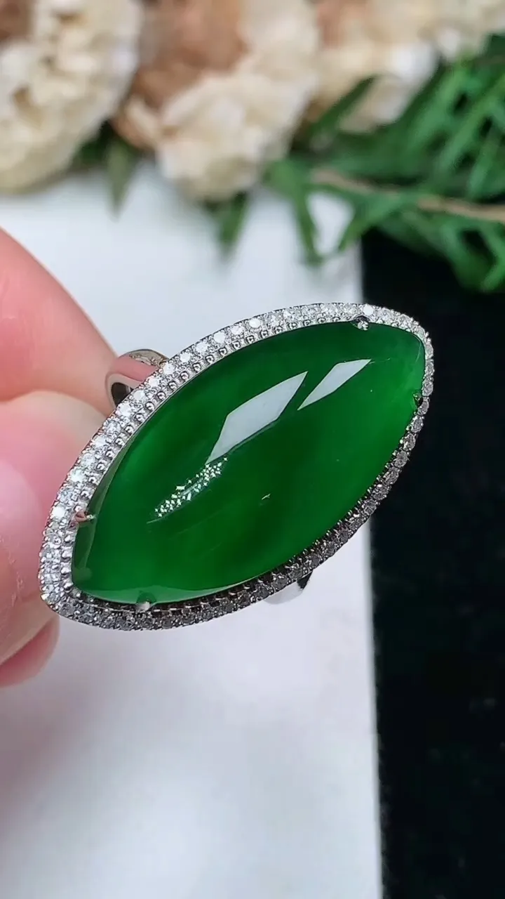 天然A货翡翠随形戒指，尺寸17-24.8-11.6，重量:5.89g2026年1月25日
工厂直销收