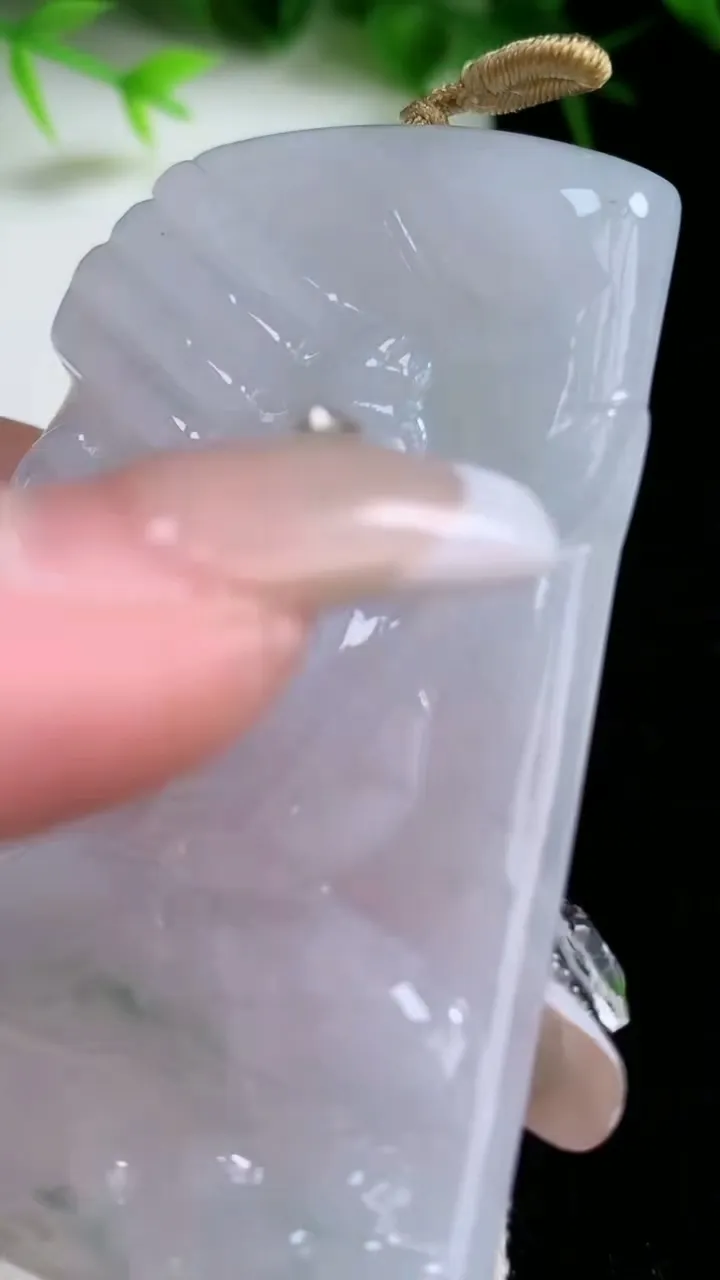 天然A货翡翠飘花文殊菩萨吊坠，尺寸66-46-6，重量:39.49g
1月26日