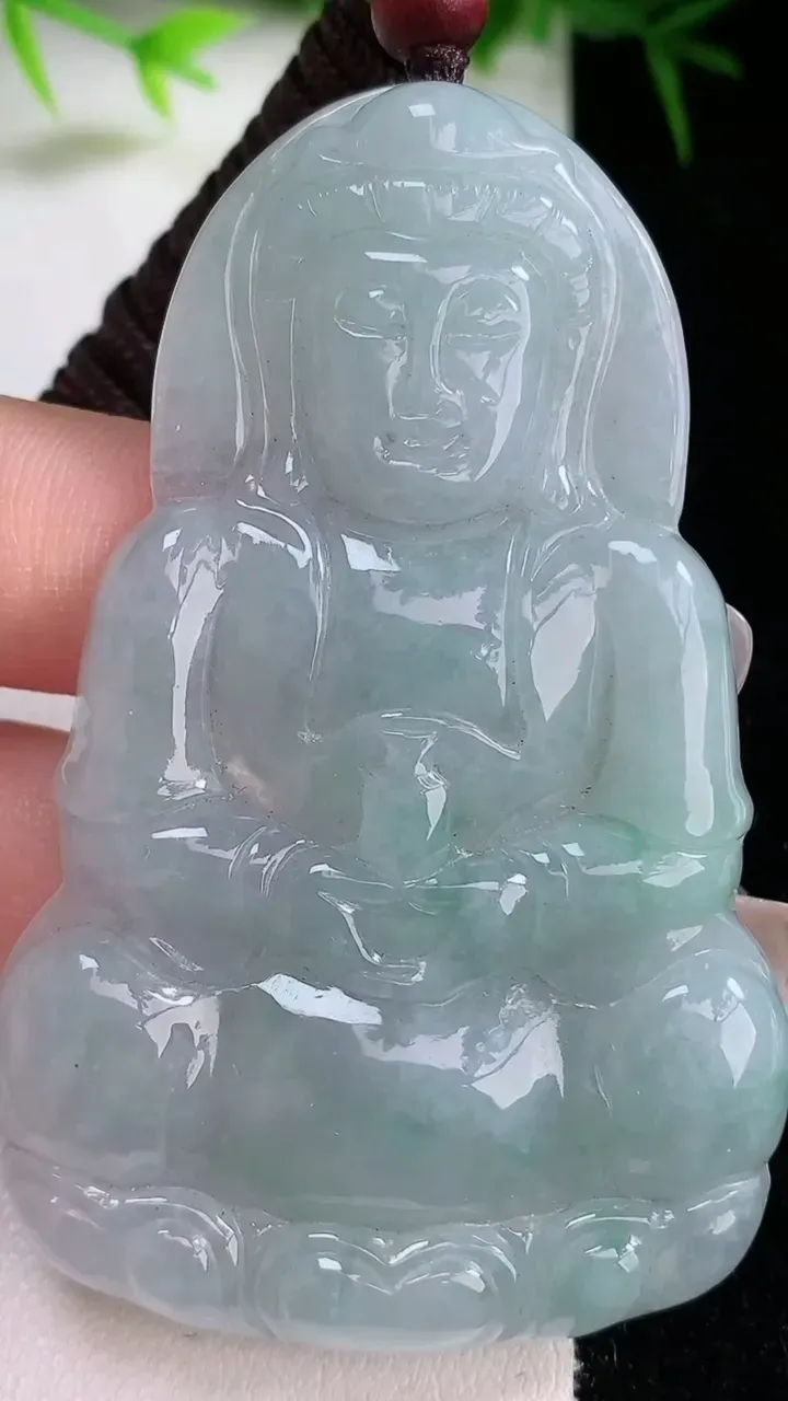 天然A货翡翠观音菩萨吊坠，尺寸67.4-43-5.3，重量:31.20g
1月26日