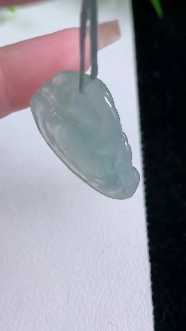 天然A货翡翠佛公吊坠，尺寸23.2-27.3-4.5，重量:4.45g
1月26日