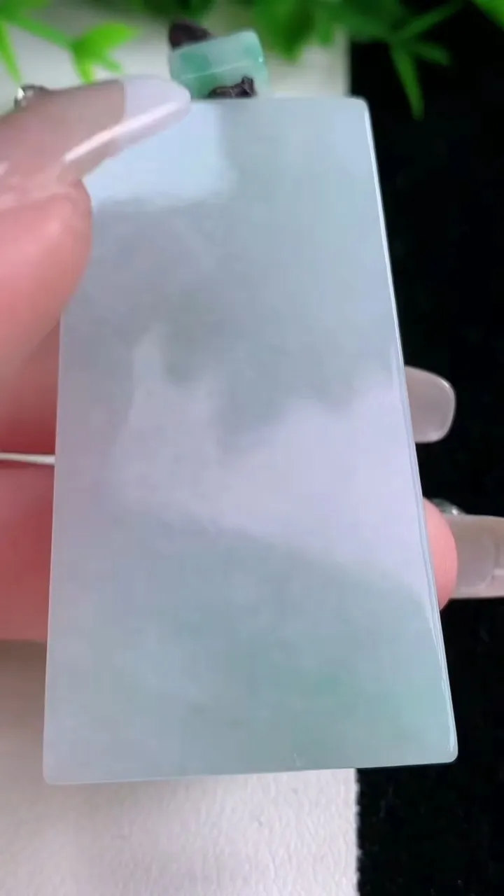 天然A货翡翠无事牌吊坠，尺寸57-31.6-6，重量:34.16g
1月26日