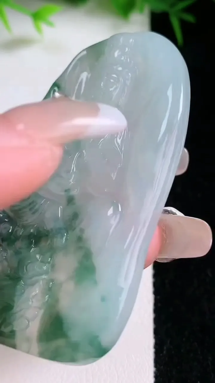 天然A货翡翠飘花文殊菩萨吊坠，尺寸62.4-33-5.2，重量:25.28g
1月26日