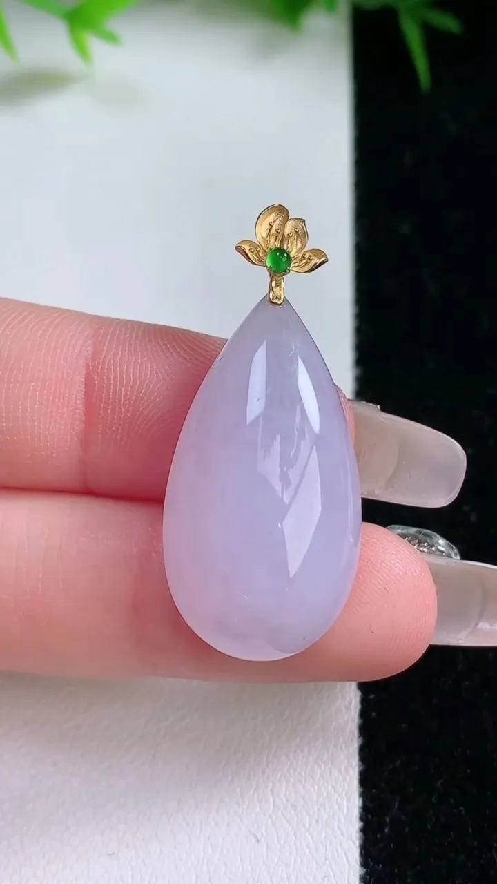 天然A货翡翠18K金紫罗兰水滴吊坠，尺寸27.5-15.3-7.6，重量:6.00g
1月26日