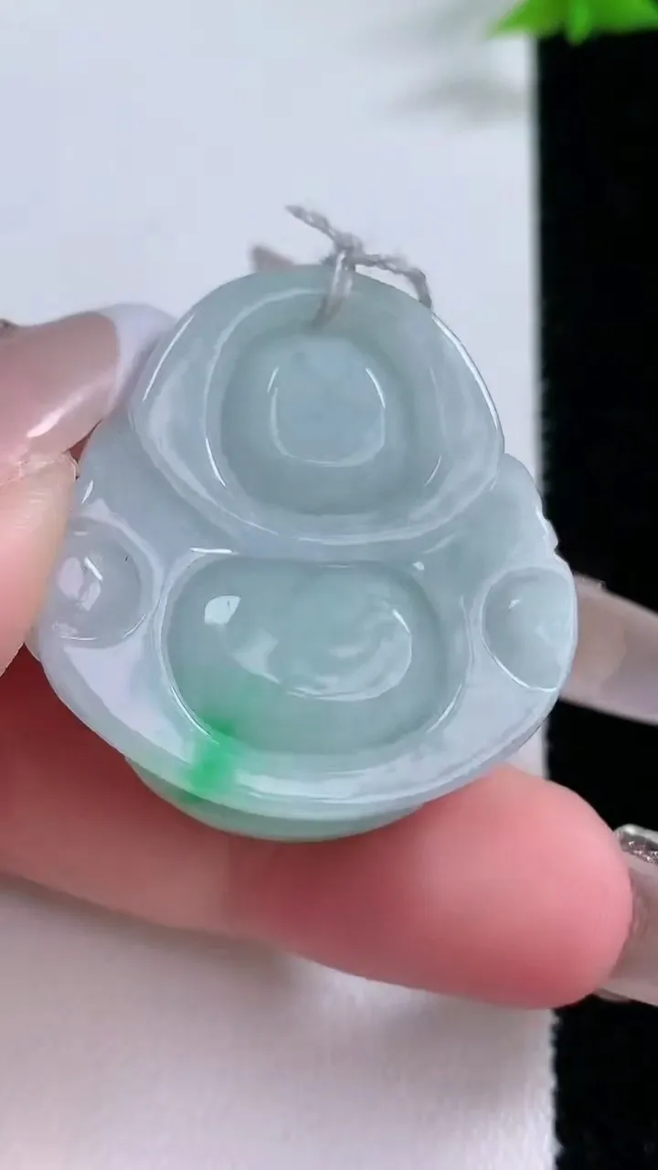 天然A货翡翠佛公吊坠，尺寸32.2-31-12.6，重量:19.12g
1月26日