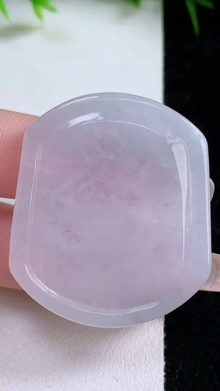 天然A货翡翠紫罗兰生肖鼠吊坠，尺寸41.7-35.6-4.8，重量:12.41g
1月26日