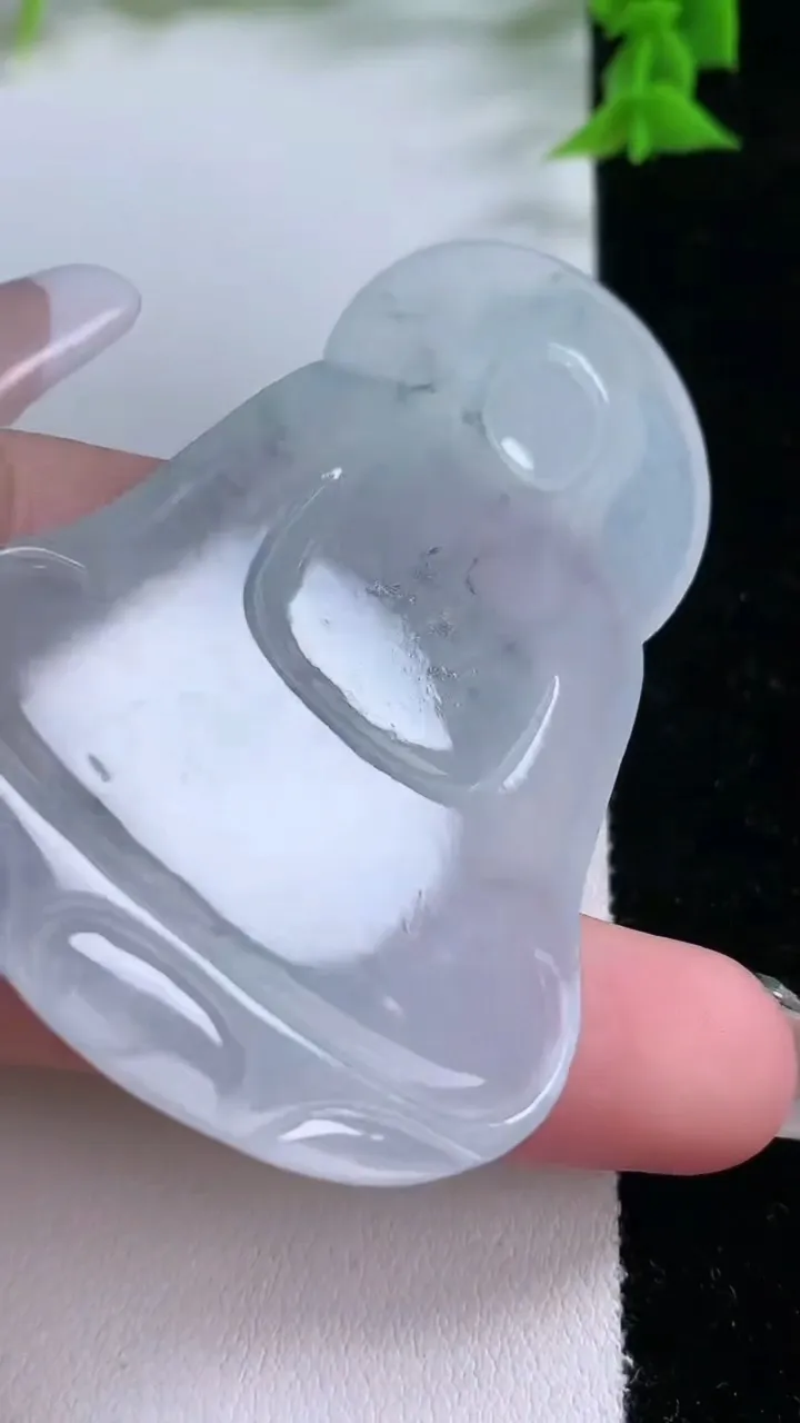 天然A货翡翠冰种飘花观音菩萨吊坠，尺寸68-42.2-4.6，重量:24.09g
1月26日