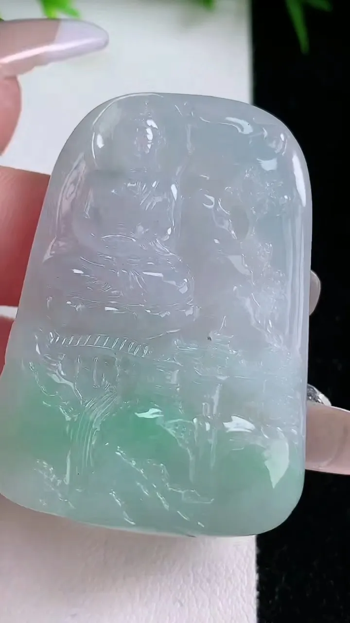 天然A货翡翠山水大日如来吊坠，尺寸47.6-32.2-7，重量:25.29g
1月26日