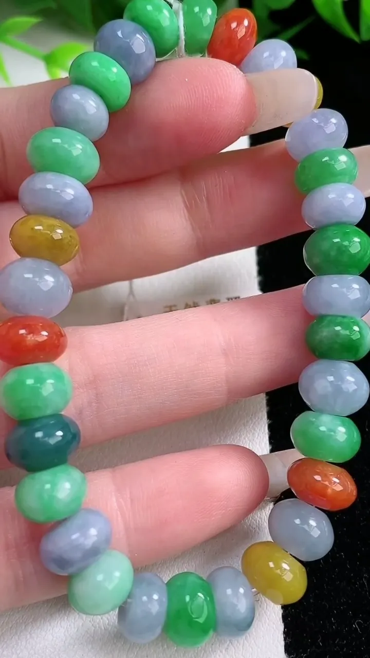 天然A货翡翠四彩算盘珠手串，尺寸9.4-4.8-32颗，重量:29.24g1月26日
工厂直销收藏佳品,种好水足，色泽均匀，有种有色，上手高大气！
