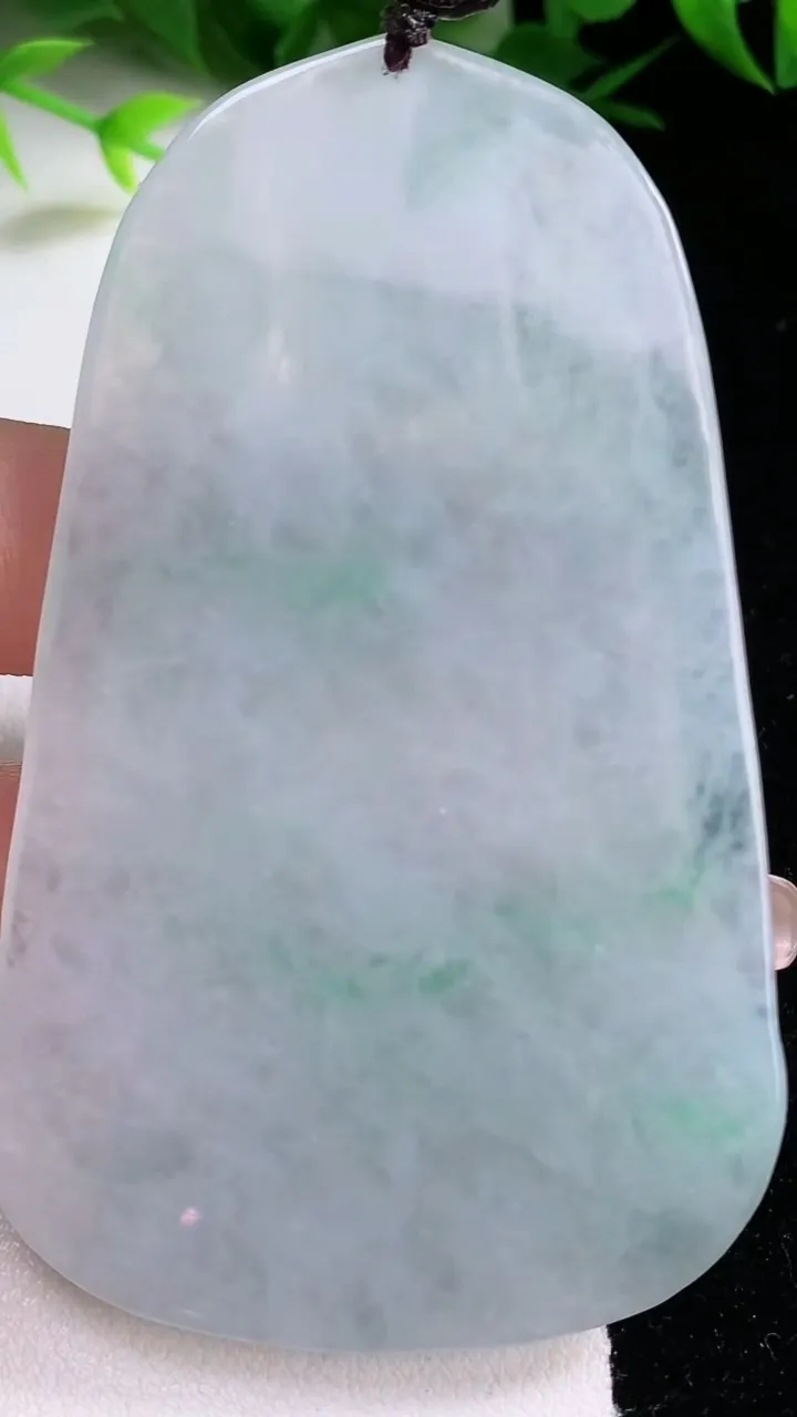 天然A货翡翠大势至菩萨吊坠，尺寸77.8-48-7，重量:54.80g
1月26日