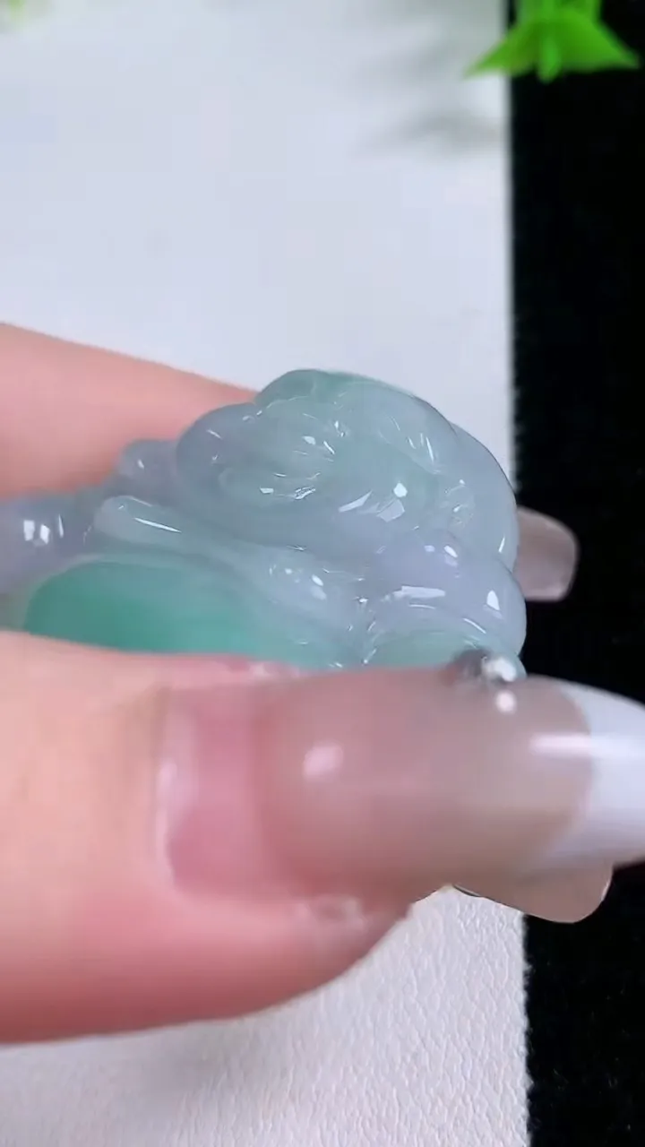 天然A货翡翠佛公吊坠，尺寸37-41-10.8，重量:26.62g
1月26日