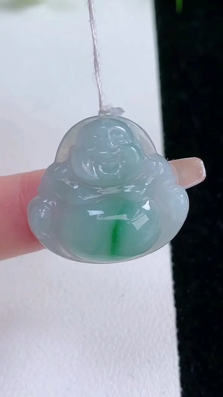 天然A货翡翠佛公吊坠，尺寸23.5-35.5-6，重量:5.48g
1月26日