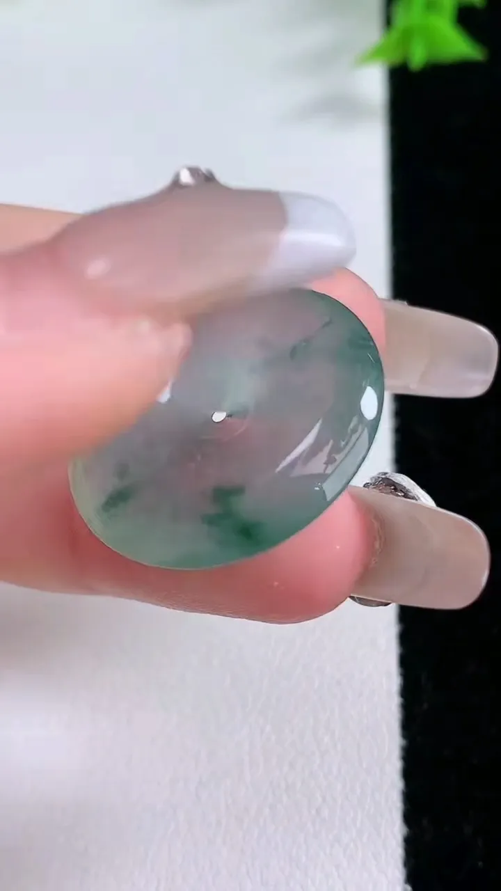 天然A货翡翠冰种飘花平安扣吊坠，尺寸24.4-5，重量:6.19g
1月26日