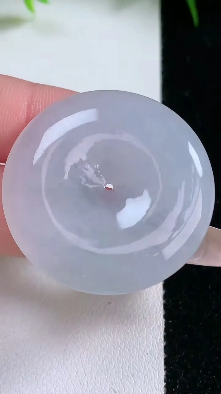 天然A货翡翠紫罗兰平安扣吊坠，尺寸35-5.8，重量:16.75g
1月26日