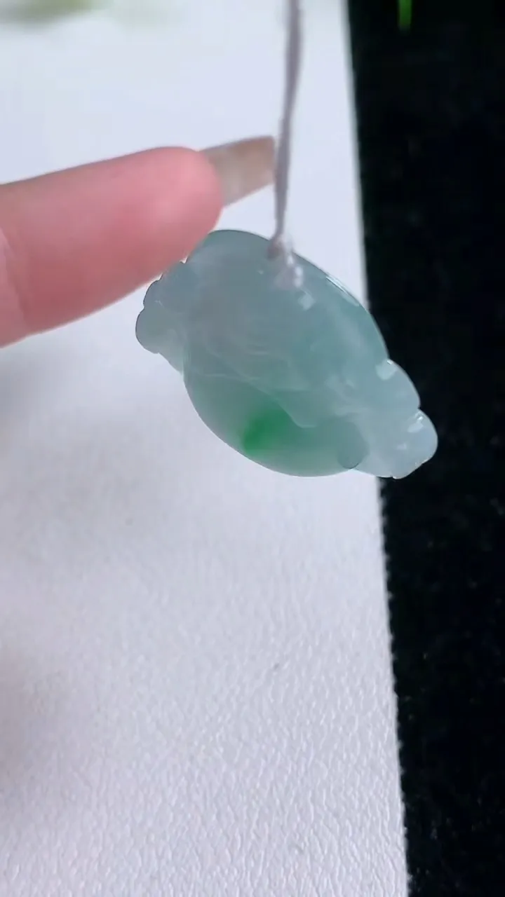 天然A货翡翠佛公吊坠，尺寸23.5-35.5-6，重量:5.48g
1月26日