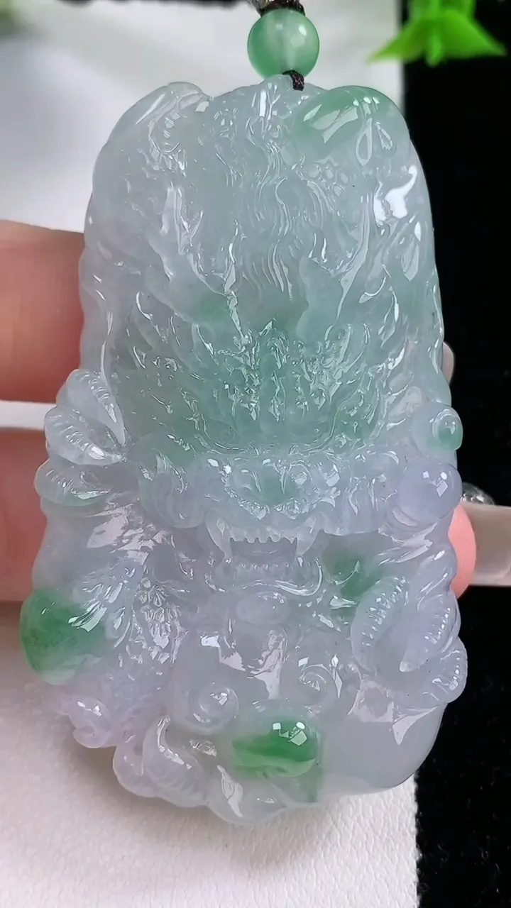 天然A货翡翠龙牌吊坠，尺寸62.3-36.7-9.8，重量:49.11g
1月26日
