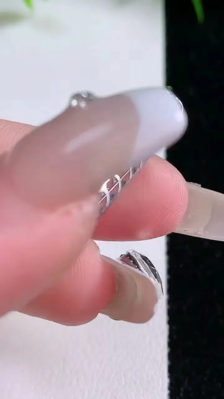 天然A货翡翠18K金紫罗兰福瓜吊坠，尺寸35-13.8-8.3，裸石25.6-11重量:4.35g
1月26日