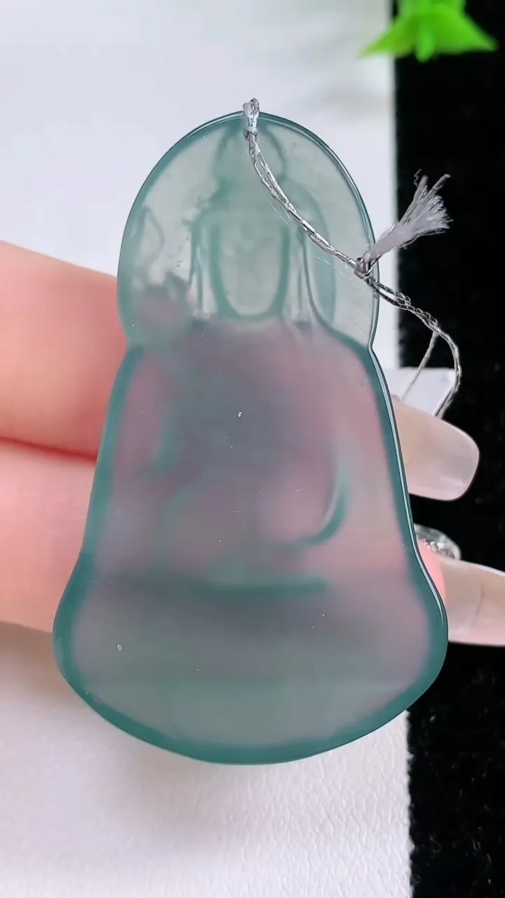 天然A货翡翠蓝水大势至菩萨吊坠，尺寸52-31.8-4，重量:13.37g
1月26日