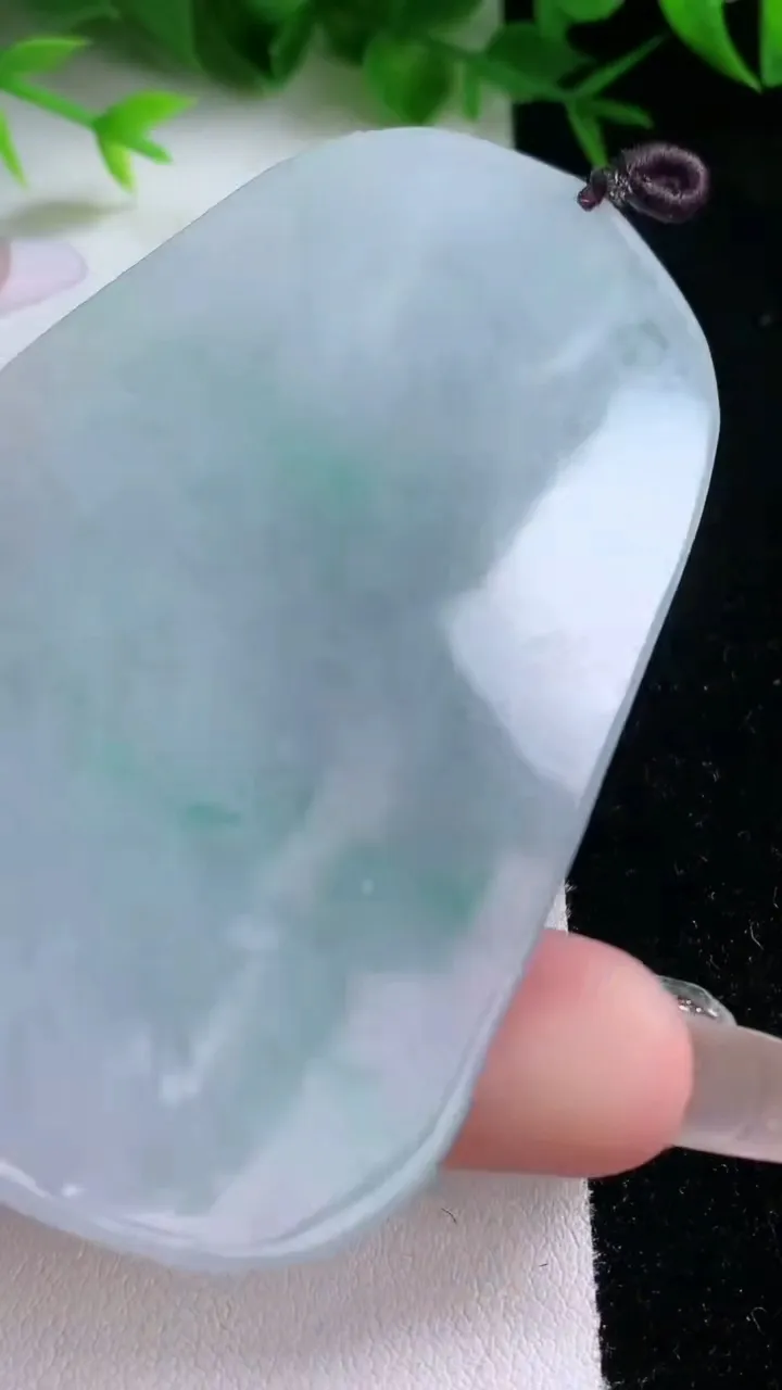 天然A货翡翠大势至菩萨吊坠，尺寸77.8-48-7，重量:54.80g
1月26日