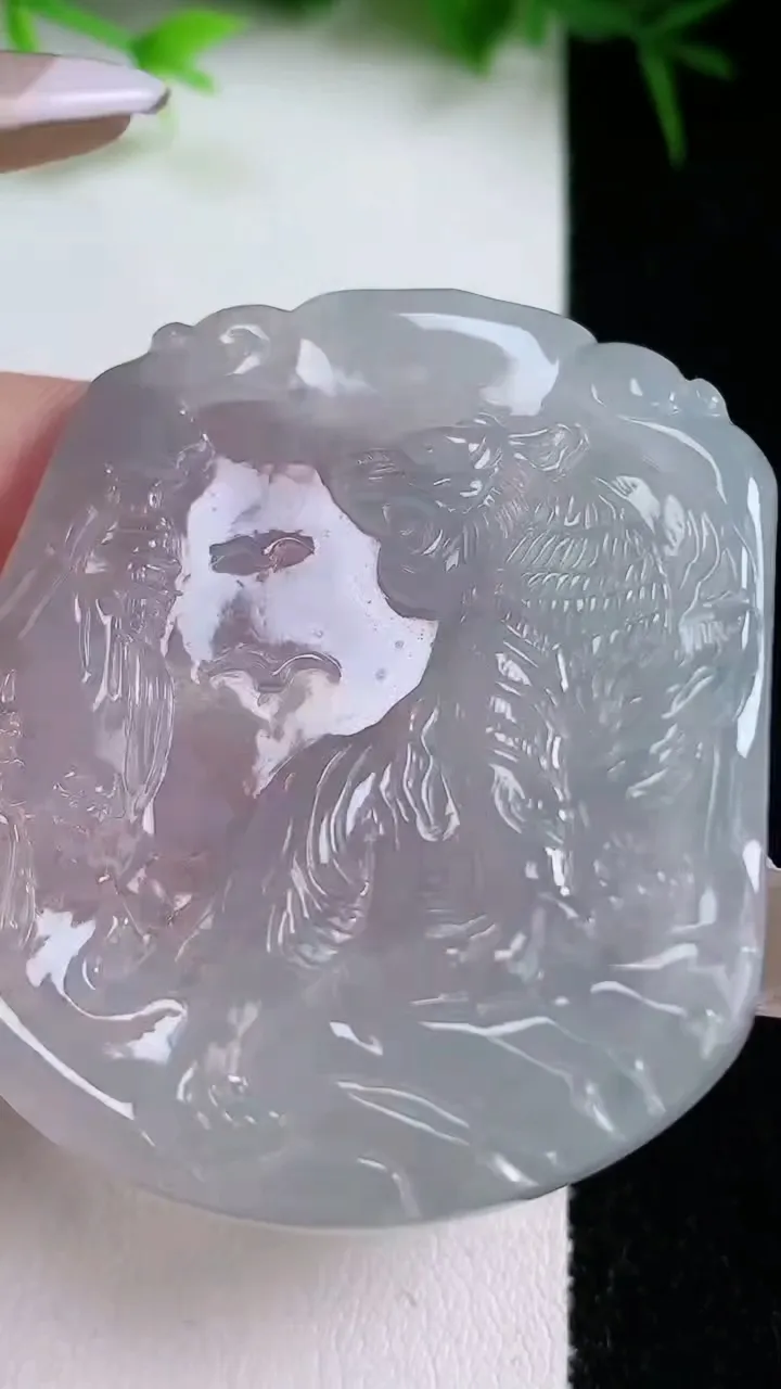 天然A货翡翠生肖虎吊坠，尺寸49.7-42.5-4.6，重量:20.31g
1月26日