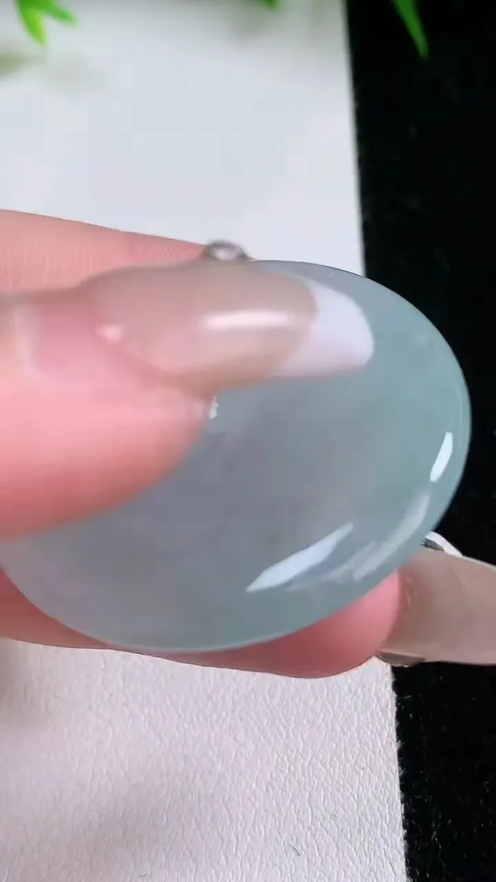 天然A货翡翠平安扣吊坠，尺寸36-5.1，重量:15.71g
1月26日