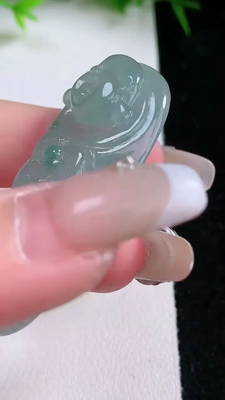 天然A货翡翠飘花逍遥佛吊坠，尺寸50.5-19.8-6.7，重量:14.57g
1月26日