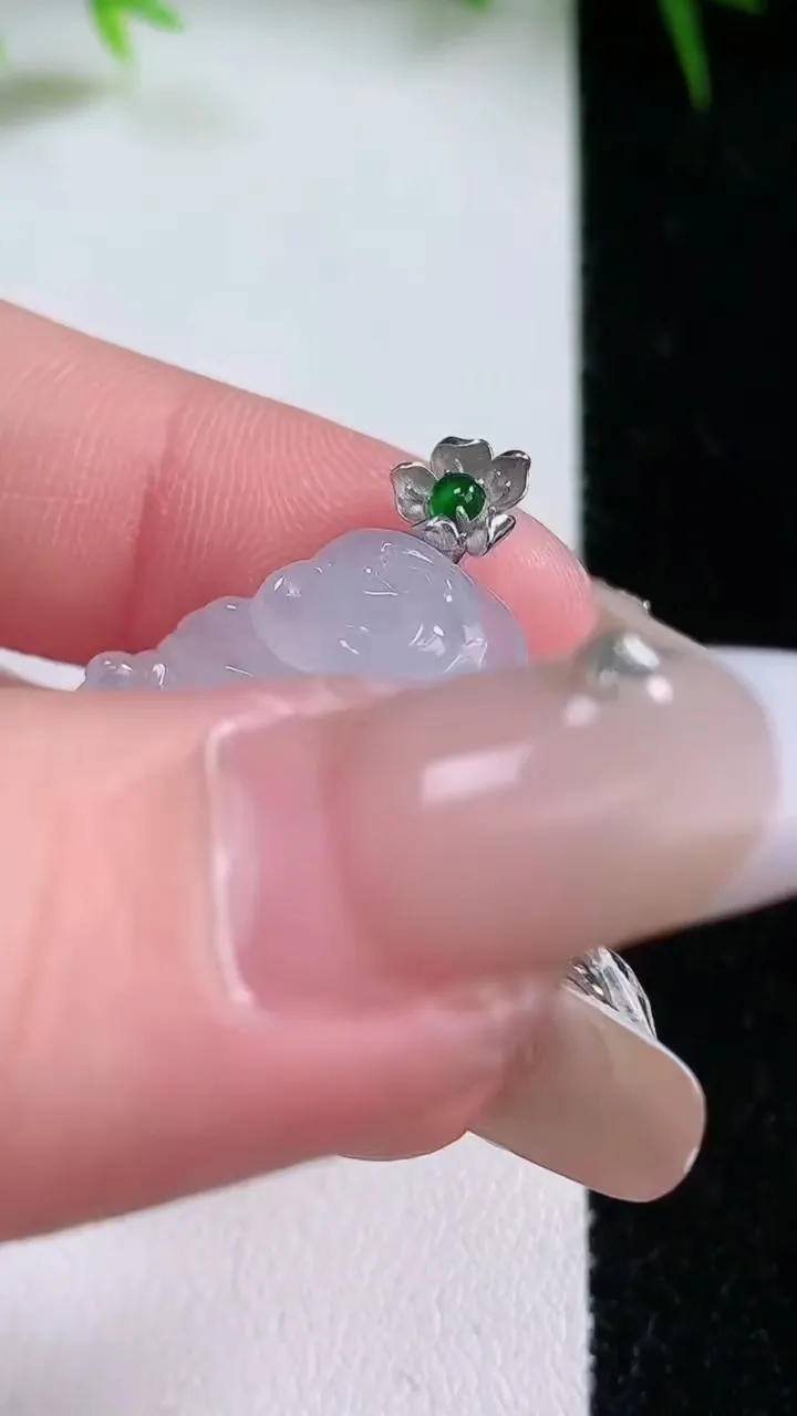 天然A货翡翠种飘花佛公吊坠，尺寸19-24-6，重量:4.24g
1月26日