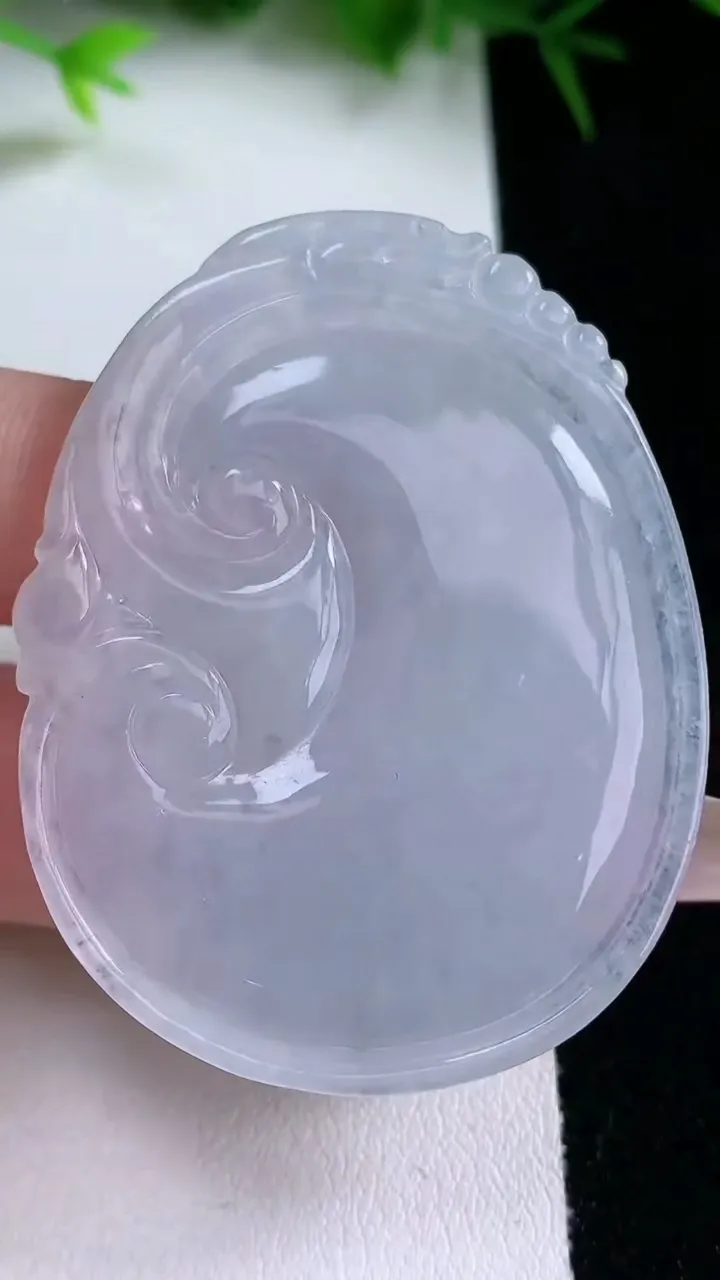 天然A货翡翠紫罗兰如意吊坠，尺寸52.6-40.8-5.4，重量:21.86g
1月26日