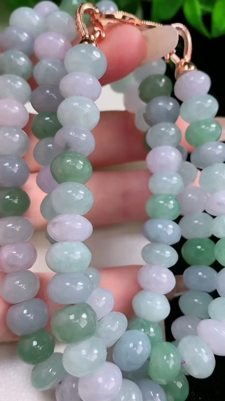 天然A货翡翠算盘珠项链，尺寸8.8-6-92颗，重量:91.70g1月26日
工厂直销收藏佳品,种好