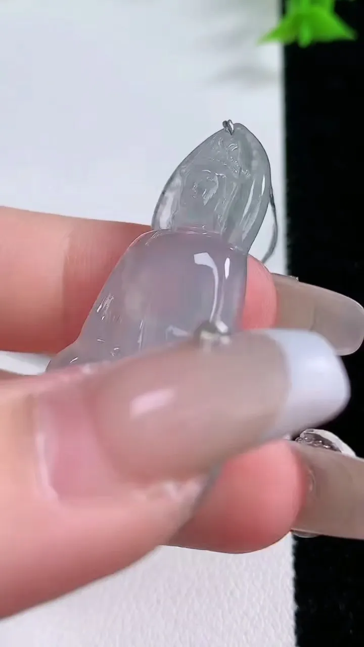 天然A货翡翠飘花观音菩萨吊坠，尺寸44-21.8-5.8，重量:9.30g
1月26日