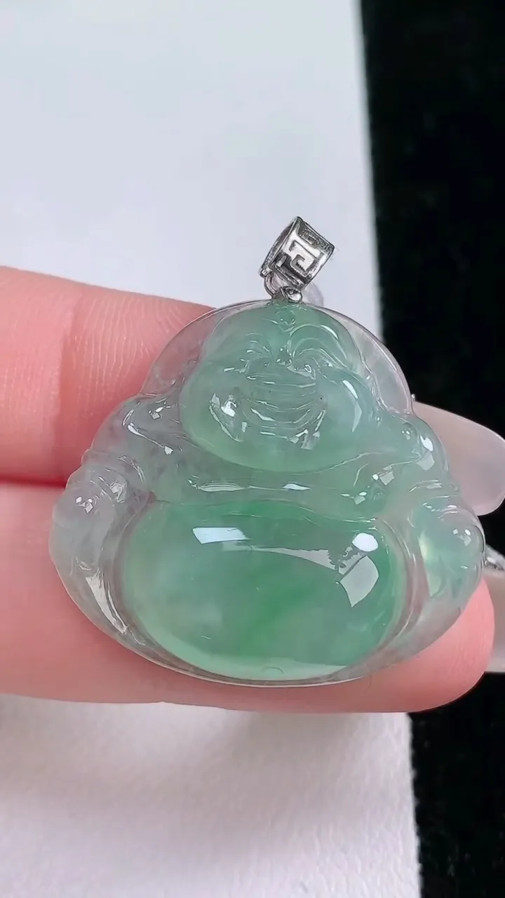 天然A货翡翠佛公吊坠，尺寸26.6-29.6-5.7，重量:7.12g
1月26日